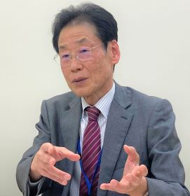 松岡 靖史 代表取締役社長の写真