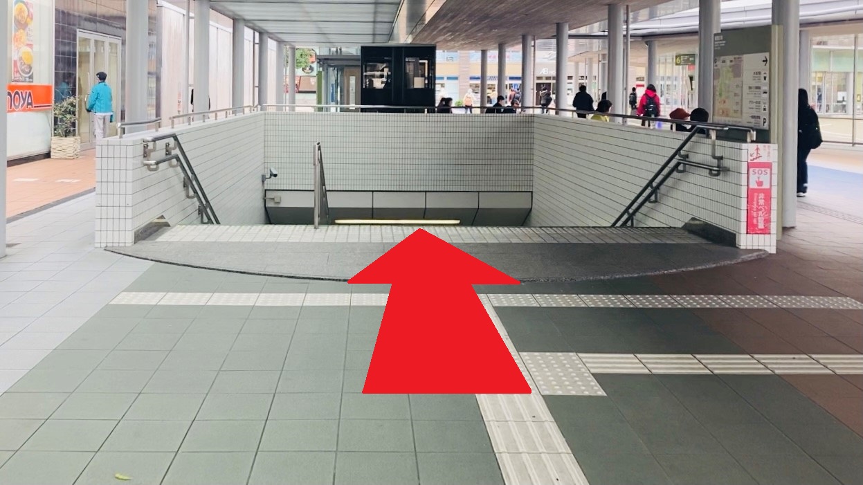 地下通路の入口