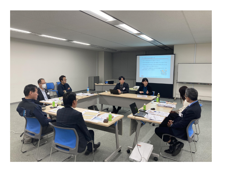 応援士と若手職員が意見交換をする様子