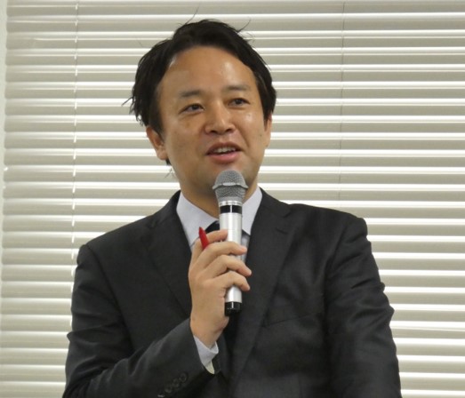 志倉 康之