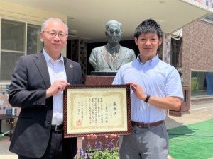 右：学校法人市藤学園　エンゼルガーデン幼稚園（株式会社 ハッピースマイル） 市川琢郎理事長