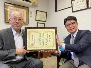 右：東成エレクトロビーム株式会社　上野邦香代表取締役社長