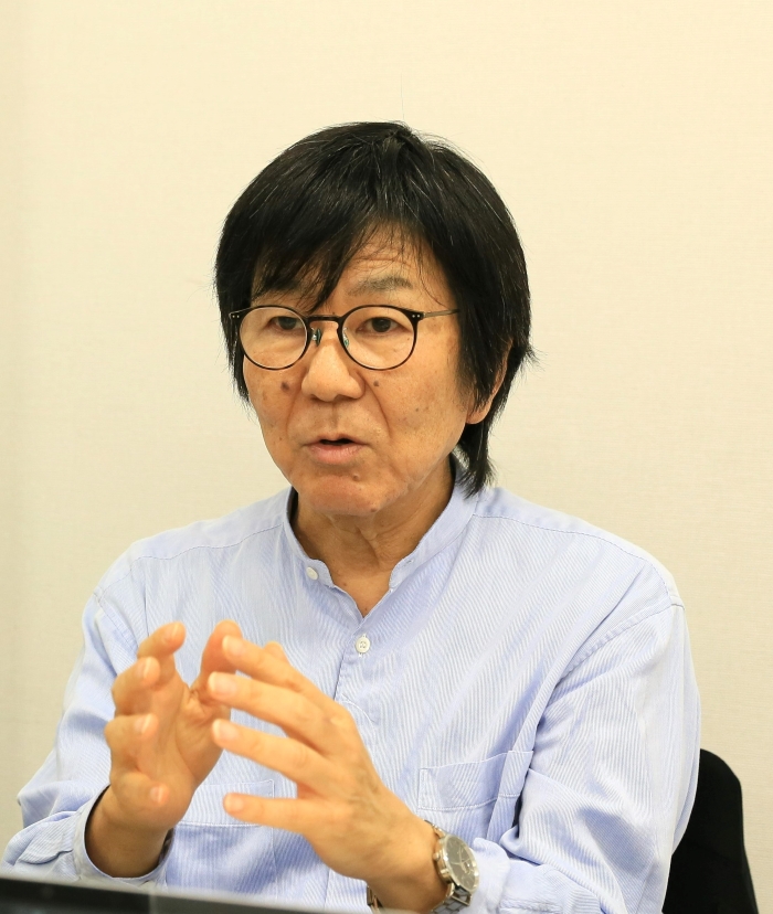 銘苅 康弘
